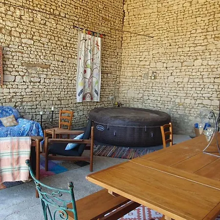 Bed & Breakfast Les Fleurs De La Brise Nueil-sous-Faye